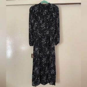 Beautiful star pattern, black and white, open back dress.